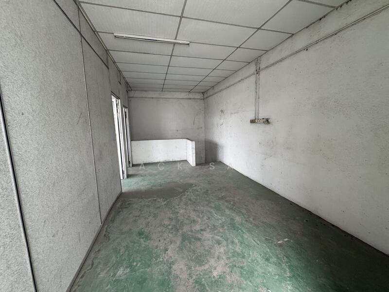 Semi-D Factory for Rent in Kawasan Perindustrian Valdor (Sungai Bakap) - Jack Saw - Interior - PropertyGuru.com.my