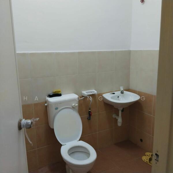 2-storey Terraced House for Sale in Taman Pulai Jaya (Kulai) - Han Yong Ang - Bathroom - PropertyGuru.com.my