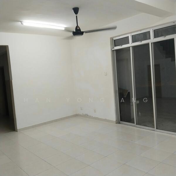 2-storey Terraced House for Sale in Taman Pulai Jaya (Kulai) - Han Yong Ang - Living Room - PropertyGuru.com.my