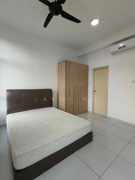 Service Residence for Sale at D'Summit Residences - Larry Ng - Bedroom - PropertyGuru.com.my