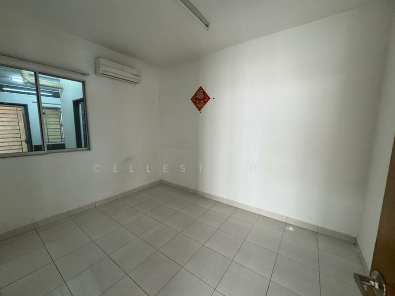 Semi-Detached House for Sale in Taman Bukit Serdang (Seri Kembangan) - Cellest Chin - Interior - PropertyGuru.com.my