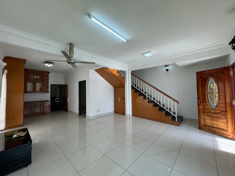 Semi-Detached House for Sale in Taman Bukit Serdang (Seri Kembangan) - Cellest Chin - Living Room - PropertyGuru.com.my