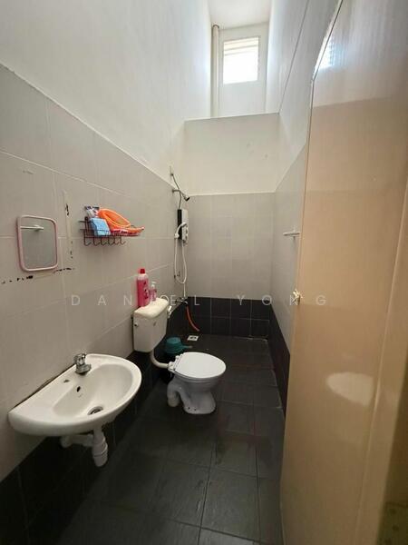 2-storey Terraced House for Sale in Bandar Jaya Putra (Johor Bahru) - Daniel Yong - Bathroom - PropertyGuru.com.my