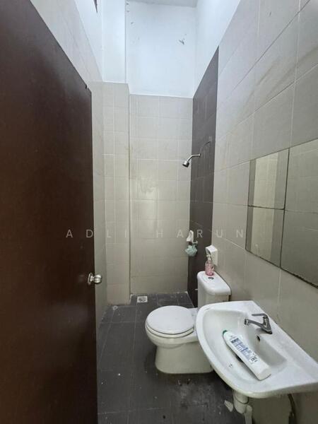 2-storey Terraced House for Sale in Bandar Seri Alam (Masai) - Adli Harun - Bathroom - PropertyGuru.com.my