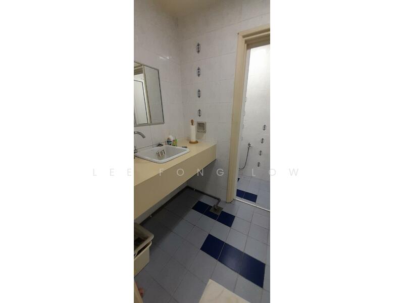 Office for Sale in Damansara Intan (Petaling Jaya) - Lee Fong Low - Bathroom - PropertyGuru.com.my