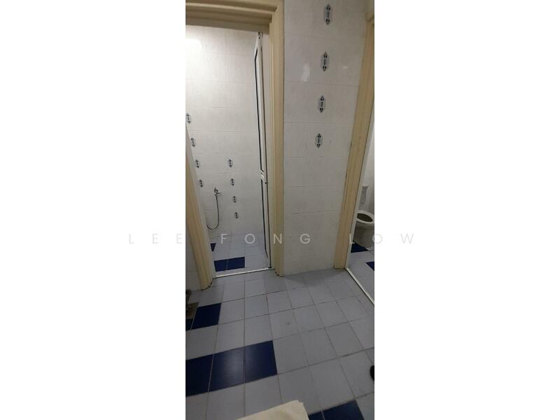 Office for Sale in Damansara Intan (Petaling Jaya) - Lee Fong Low - Bathroom - PropertyGuru.com.my