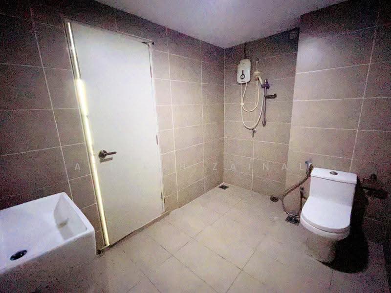 Shop / Office for Sale in Sungai Buloh (Selangor) - Athikah Zainal - Bathroom - PropertyGuru.com.my