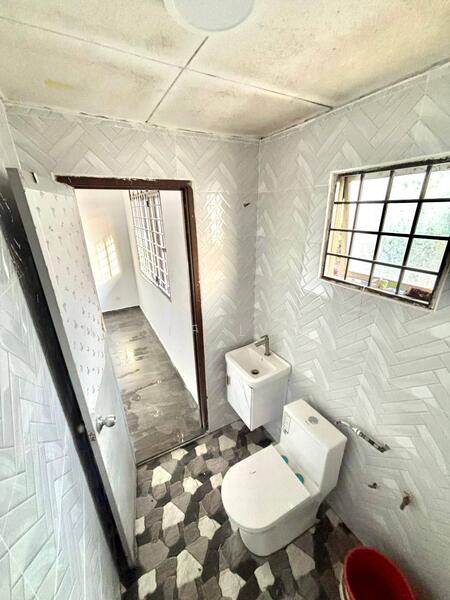 2-storey Terraced House for Rent in Bandar Tasik Kesuma (Beranang) - Hasif Ludin - Bathroom - PropertyGuru.com.my