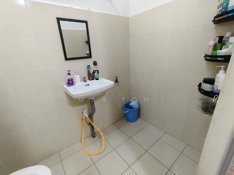 2-storey Terraced House for Sale in Senai (Johor) - Max Toh - Bathroom - PropertyGuru.com.my