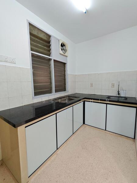 Apartment for Sale at Seri Mutiara Apartment - Cassie Chin - Kitchen - PropertyGuru.com.my