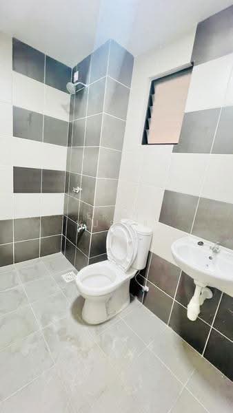 Kediaman Servis untuk Disewa di Residensi Emas - Erin Yusof - Bathroom - PropertyGuru.com.my
