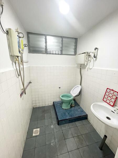 2-storey Terraced House for Sale in Kulai (Johor) - Alfred Pee - Bathroom - PropertyGuru.com.my