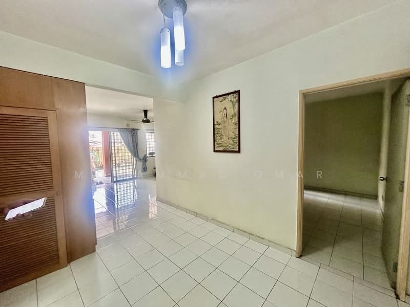 Townhouse for Sale in Taman Impian Indah (Sungai Buloh) - Mohammad Omar - Living Room - PropertyGuru.com.my