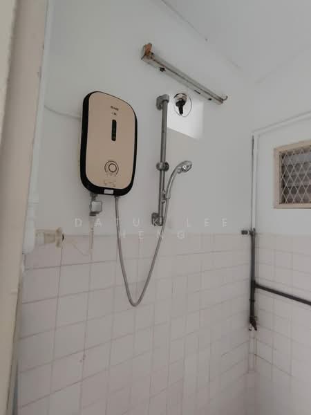 Taman Canning untuk Untuk Disewa - RM 1,200 /bulan, Mac 2026 - Bathroom - PropertyGuru.com.my
