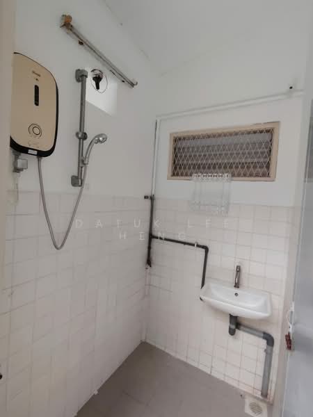 Taman Canning untuk Untuk Disewa - RM 1,200 /bulan, Mac 2026 - Bathroom - PropertyGuru.com.my