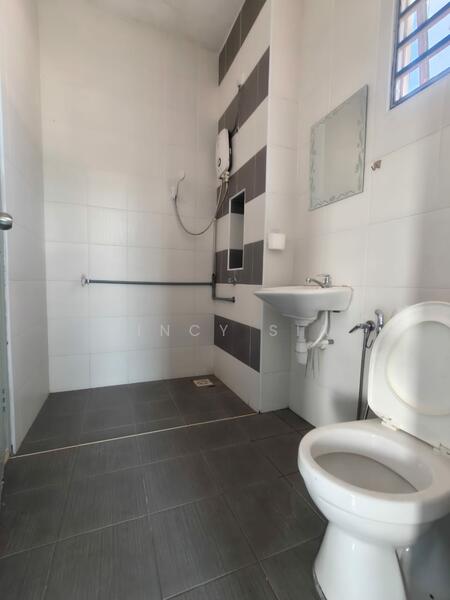 2-storey Terraced House for Sale in Bandar Tiram (Ulu Tiram) - Vincy Sia - Bathroom - PropertyGuru.com.my