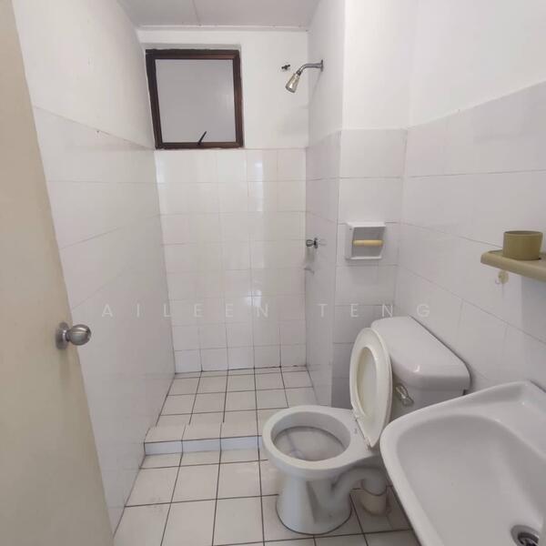 Condominium for Rent at Vista Millennium Condominium - Aileen Teng - Bathroom - PropertyGuru.com.my