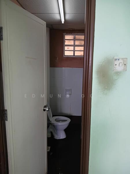 Service Residence for Sale at Serdang Skyvillas (Serdang Perdana) - Edmund Goh - Bathroom - PropertyGuru.com.my