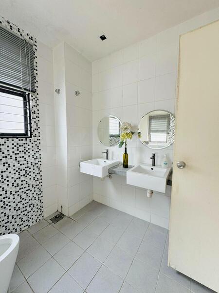 Semi-Detached House for Sale in Sungai Buloh (Selangor) - Asliza Md Asrar - Bathroom - PropertyGuru.com.my
