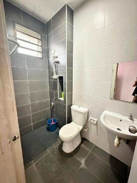 2-storey Terraced House for Sale in Taman Bestari Indah (Ulu Tiram) - Seven Kong - Bathroom - PropertyGuru.com.my