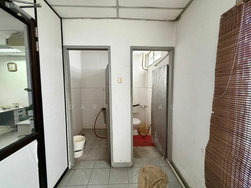 SUNGAI DUA COMMERCIAL - OFFICE SHOPLOT untuk Untuk Disewa - RM 1,200 /bulan, Feb 2026 - Bathroom - PropertyGuru.com.my
