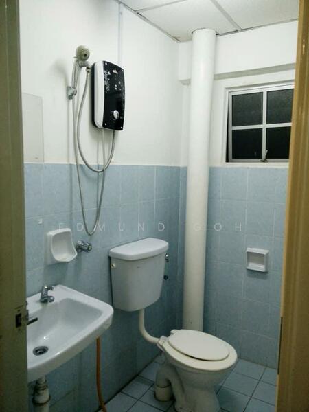 Service Residence for Sale at Serdang Skyvillas (Serdang Perdana) - Edmund Goh - Bathroom - PropertyGuru.com.my