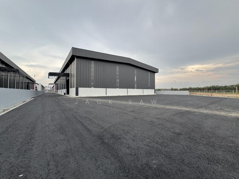 1.5 Storey Detached Factory For Rent at Valdor Sungai Bakap untuk Untuk Disewa - RM 180,600 /bulan, Feb 2026 - Exterior - PropertyGuru.com.my