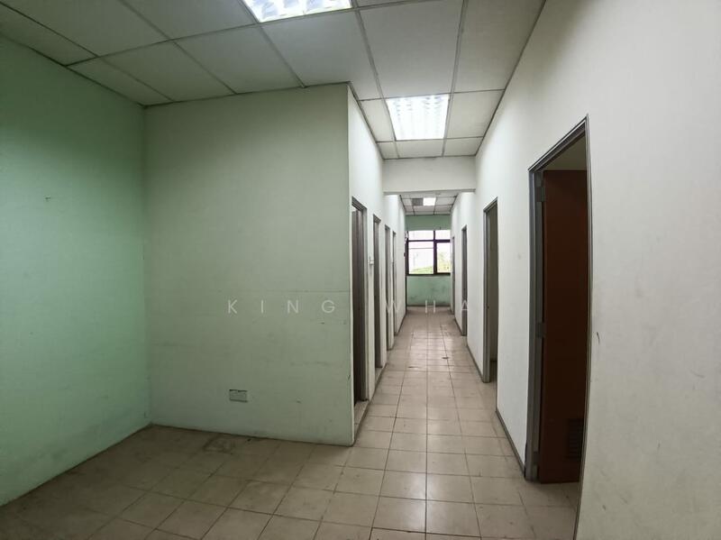 Office for Rent in Hulu Kelang (Kuala Lumpur) - King Wha - Corridor - PropertyGuru.com.my