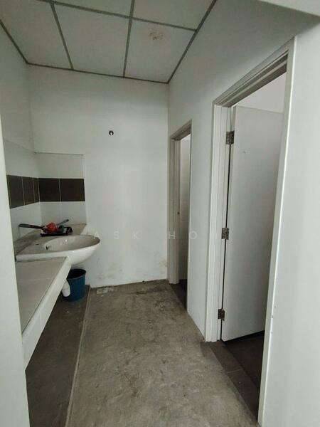 Shop for Rent in Bandar Dato Onn (Tebrau) - Ask Hon - Bathroom - PropertyGuru.com.my