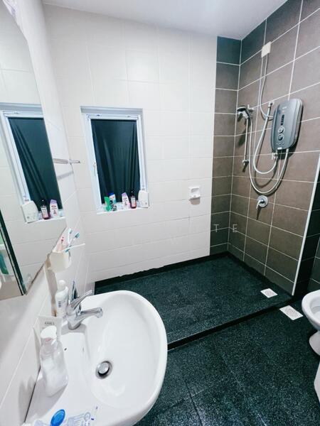 2-storey Terraced House for Sale in Kota Kemuning (Shah Alam) - Charlotte Law - Bathroom - PropertyGuru.com.my