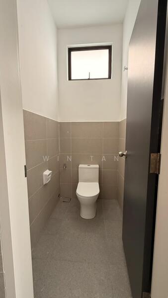 Factory for Rent in Taman Perniagaan Setia (Johor Bahru) - Win Tan - Bathroom - PropertyGuru.com.my