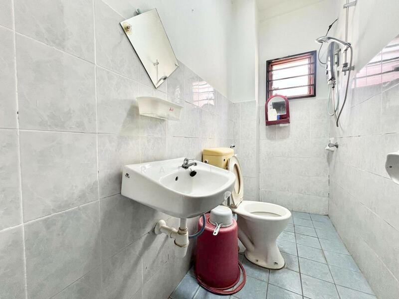 2-storey Terraced House for Sale in Jenjarom (Selangor) - Asyraf Ismail - Bathroom - PropertyGuru.com.my