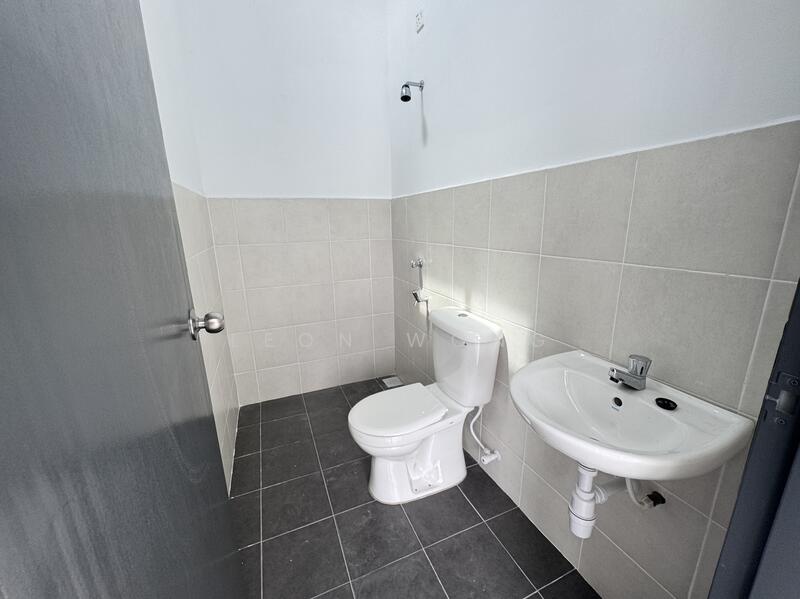 Terraced House for Sale in Taman Kundang Jaya (Rawang) - LEON WONG - Bathroom - PropertyGuru.com.my