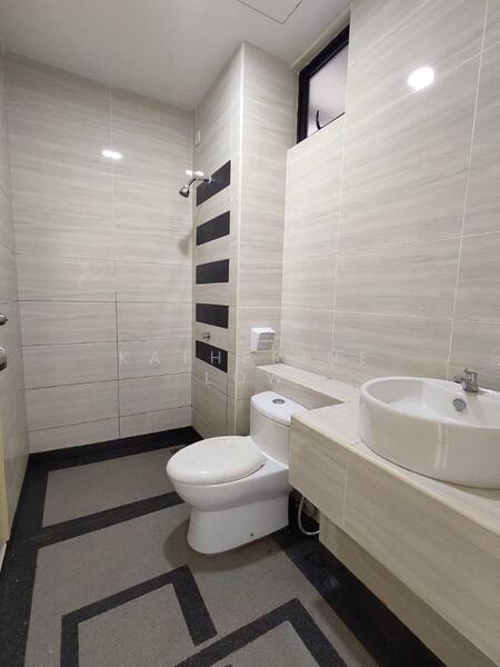 Service Residence for Sale at D'Summit Residences - Katherine Low - Bathroom - PropertyGuru.com.my