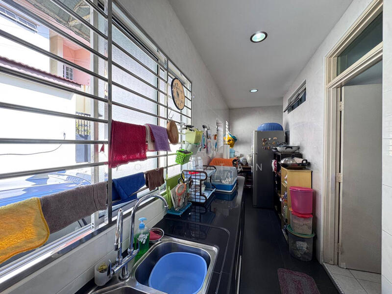 2-storey Terraced House for Sale in Johor Bahru (Johor) - Louis Tan - Kitchen - PropertyGuru.com.my