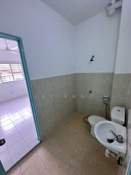 2-storey Terraced House for Rent in Taman Damai Utama (Bandar Kinrara) - Jay Khoo - Bathroom - PropertyGuru.com.my