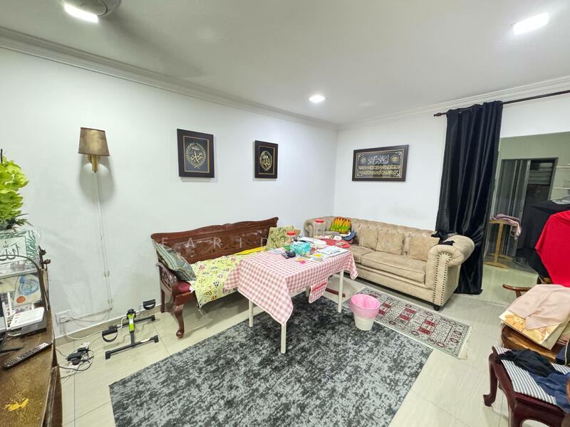 1-storey Terraced House for Sale in Kelana Jaya (Petaling Jaya) - Farid Zain - Living Room - PropertyGuru.com.my