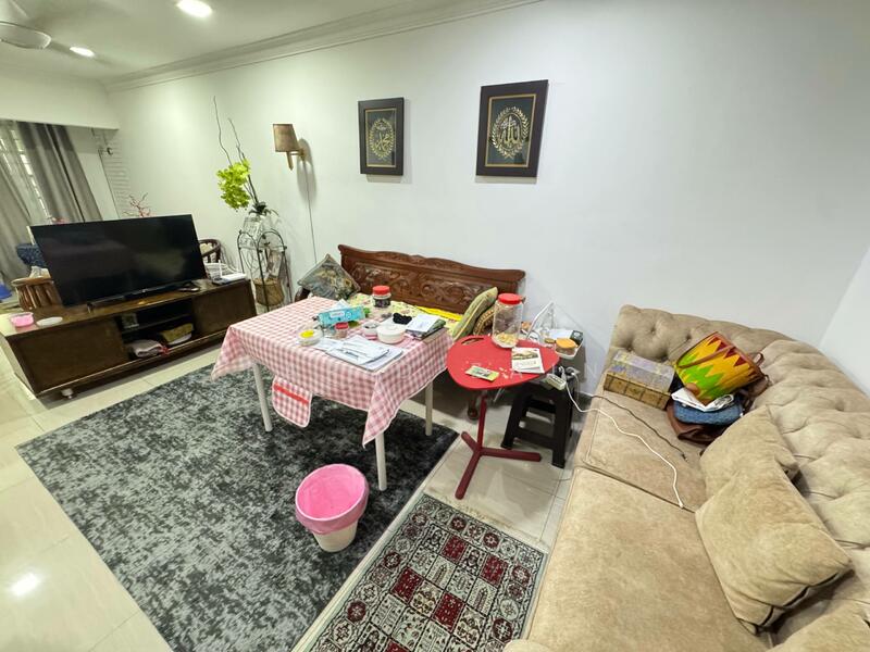 1-storey Terraced House for Sale in Kelana Jaya (Petaling Jaya) - Farid Zain - Living Room - PropertyGuru.com.my