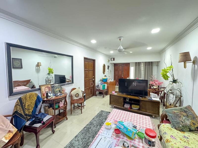 1-storey Terraced House for Sale in Kelana Jaya (Petaling Jaya) - Farid Zain - Living Room - PropertyGuru.com.my