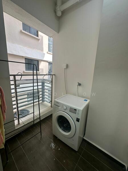 Bay Point @ Country Garden Danga Bay untuk Untuk Disewa - RM 2,400 /bulan, Apr 2026 - Balcony - PropertyGuru.com.my