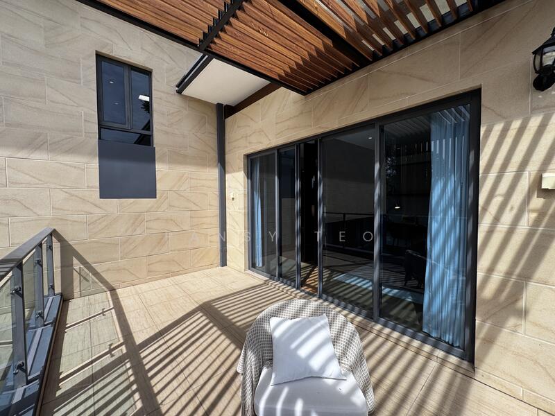 Cluster House for Sale in Forest City (Gelang Patah) - Pansy Teo - Balcony - PropertyGuru.com.my