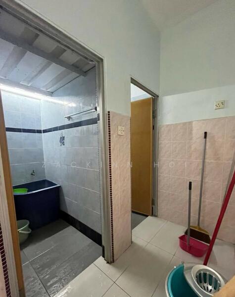 2-storey Terraced House for Sale in Selat Klang Utara (Port Klang (Pelabuhan Klang)) - Zackinn Hoi - Bathroom - PropertyGuru.com.my
