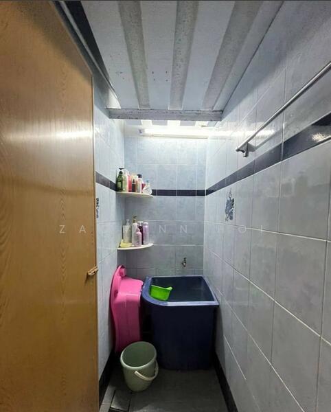 2-storey Terraced House for Sale in Selat Klang Utara (Port Klang (Pelabuhan Klang)) - Zackinn Hoi - Bathroom - PropertyGuru.com.my