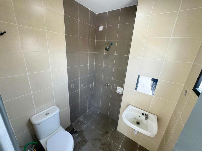 Semi-Detached House for Sale in Jenjarom (Selangor) - Asyraf Ismail - Bathroom - PropertyGuru.com.my