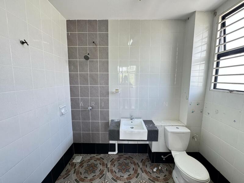 2-storey Terraced House for Sale in Saujana Utama (Selangor) - Farid Zain - Bathroom - PropertyGuru.com.my