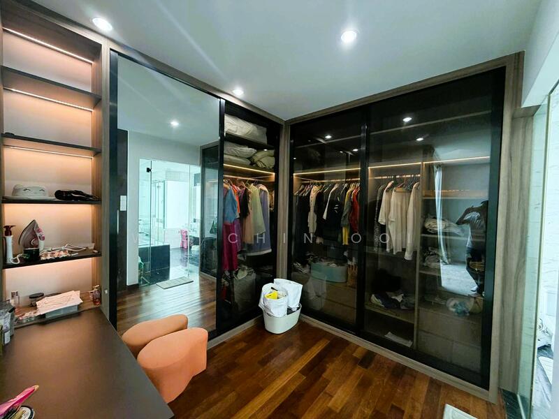 Walk in closet