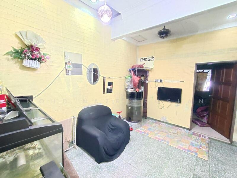 1-storey Terraced House for Sale in Kampung Raja Uda (Port Klang (Pelabuhan Klang)) - Mohd Nazri Roslan - Living Room - PropertyGuru.com.my