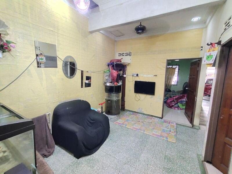 1-storey Terraced House for Sale in Kampung Raja Uda (Port Klang (Pelabuhan Klang)) - Mohd Nazri Roslan - Living Room - PropertyGuru.com.my
