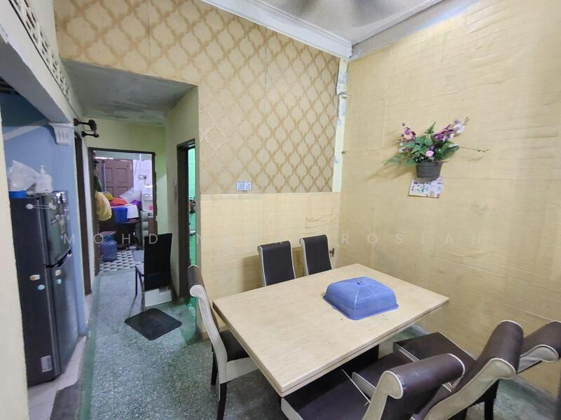 1-storey Terraced House for Sale in Kampung Raja Uda (Port Klang (Pelabuhan Klang)) - Mohd Nazri Roslan - Dining Room - PropertyGuru.com.my