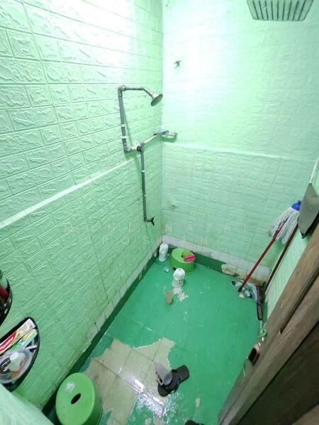 1-storey Terraced House for Sale in Kampung Raja Uda (Port Klang (Pelabuhan Klang)) - Mohd Nazri Roslan - Bathroom - PropertyGuru.com.my